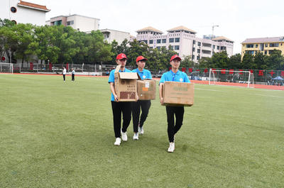 新邵 志愿“藍(lán)”為民運(yùn)會(huì)增色添彩——運(yùn)動(dòng)咨詢服務(wù)點(diǎn)亮盛會(huì)